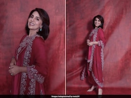 Neetu Kapoor Brings In "Thoda Pink Thoda Snazz" In A Contemporary Salwar Suit Neetu Kapoor Brings In "Thoda Pink Thoda Snazz" In A Contemporary Salwar Suit