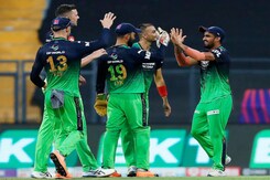 RCB vs SRH: हसरंगा का कहर, आरसीबी को मिली एक और जीत RCB vs SRH: हसरंगा का कहर, आरसीबी को मिली एक और जीत