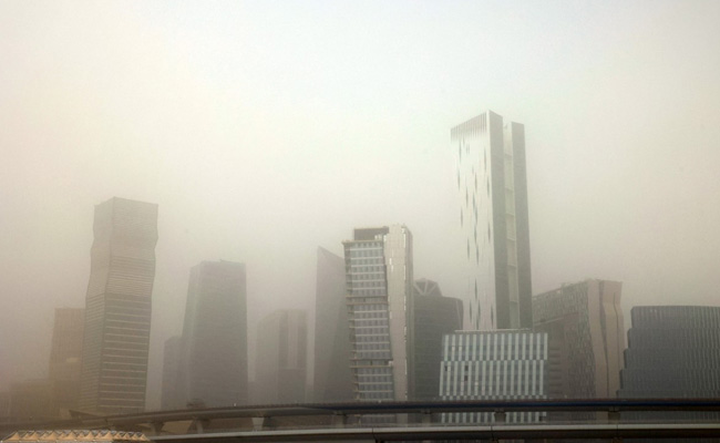 Mideast Sandstorms Delay Flights, Close Schools, Harm Health