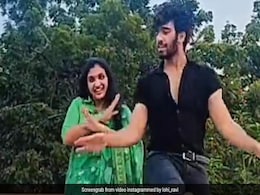 मां-बेटे की जोड़ी ने 'डांस मेरी रानी 'पर किया ऐसा डांस, वीडियो देख फैंस बोले- यकीन नहीं होता ये मम्मी हैं मां-बेटे की जोड़ी ने 'डांस मेरी रानी 'पर किया ऐसा डांस, वीडियो देख फैंस बोले- यकीन नहीं होता ये मम्मी हैं