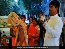 दूल्हे ने दुल्हन का ऐसे किया स्वागत देखती रह गई बारात, यूजर बोले- भाई ये क्या है बस भी करो... दूल्हे ने दुल्हन का ऐसे किया स्वागत देखती रह गई बारात, यूजर बोले- भाई ये क्या है बस भी करो...