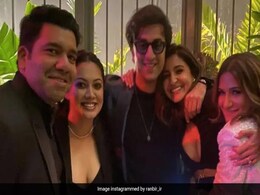 It Was An <i>Ae Dil Hai Mushkil</i> Reunion Of Sorts For Anushka Sharma And Ranbir Kapoor At Karan Johar's Party It Was An <i>Ae Dil Hai Mushkil</i> Reunion Of Sorts For Anushka Sharma And Ranbir Kapoor At Karan Johar's Party