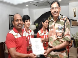 बॉक्सर मनीषा मौन और परवीन हुड्डा को डीजी ITBP ने किया सम्मानित बॉक्सर मनीषा मौन और परवीन हुड्डा को डीजी ITBP ने किया सम्मानित