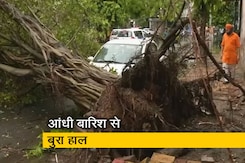 दिल्ली में तेज बारिश के साथ ओलावृष्टि, सड़कों पर भरा पानी दिल्ली में तेज बारिश के साथ ओलावृष्टि, सड़कों पर भरा पानी