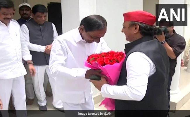 Samajwadi Party Chief Akhilesh Yadav Meets Telangana Chief Minister KCR In Delhi