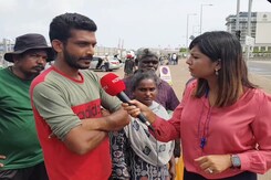 Job Losses Force Poor People To Sleep On Footpaths In Lanka's Galle Face Job Losses Force Poor People To Sleep On Footpaths In Lanka's Galle Face