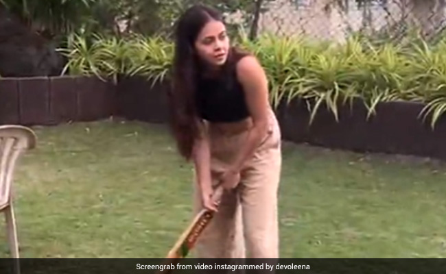 IPL 2022 Final से पहले गोपी बहू पर चढ़ा क्रिकेट का बुखार, फैंस ने एक्ट्रेस का गेम देखकर कहा- 'लेडी विराट कोहली'