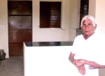 80-Year-Old Idli Amma Continues Serving Idli At Rs 1 In Tamil Nadu Despite Rising Costs