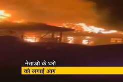 श्रीलंका में हिंसा और अराजकता का दौर, महिंदा राजपक्षे सहित कई नेताओं के घरों को लगाई आग श्रीलंका में हिंसा और अराजकता का दौर, महिंदा राजपक्षे सहित कई नेताओं के घरों को लगाई आग