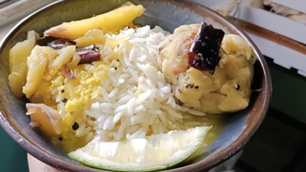 Raw Mango Dal With Aloo Chokha: Bengal's Summer-Special Lunch Combination You Must Try