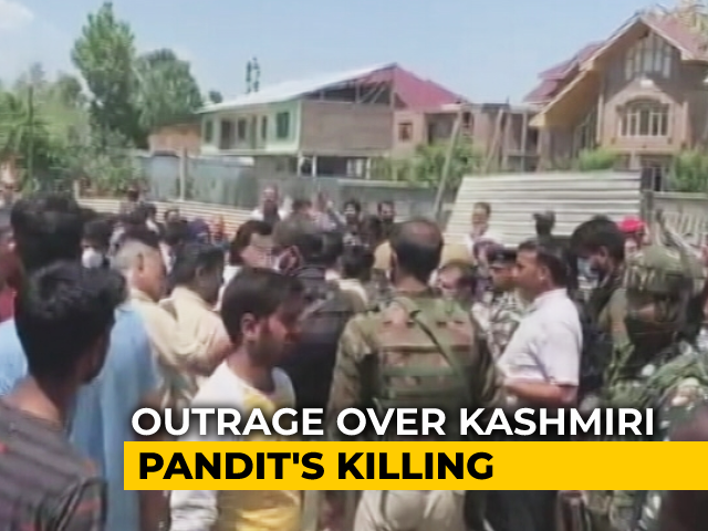 Tear Gas, Batons On March Against Kashmiri Pandit's Killing