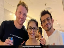 जोस बटलर के साथ जमकर थिरकीं धनश्री वर्मा, साइड में खड़े मिसेज़ चहल को निहारते दिखे युजवेंद्र चहल, Video Viral जोस बटलर के साथ जमकर थिरकीं धनश्री वर्मा, साइड में खड़े मिसेज़ चहल को निहारते दिखे युजवेंद्र चहल, Video Viral