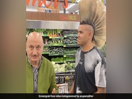 अनुपम खेर इस अनोखे हेयर स्टाइल को देख रह गए हैरान, पूछा- ये भाईसाहब सोते कैसे होंगे अनुपम खेर इस अनोखे हेयर स्टाइल को देख रह गए हैरान, पूछा- ये भाईसाहब सोते कैसे होंगे