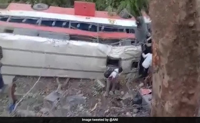 15 Injured As Bus Plunges Into Ditch In Maharashtra's Palghar