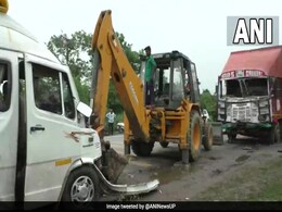 7 Killed After Bus Carrying 16 From Karnataka Hits Trucks On Way To Ayodhya 7 Killed After Bus Carrying 16 From Karnataka Hits Trucks On Way To Ayodhya