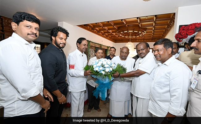 K Chandrashekar Rao Meets HD Deve Gowda In Bengaluru, Holds Discussions