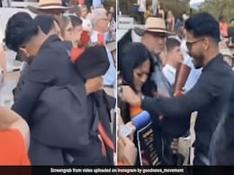 दिल छू लेने वाला Video, बेटे ने मां को समर्पित की ग्रेजुएशन की डिग्री, देखिए आगे क्या हुआ दिल छू लेने वाला Video, बेटे ने मां को समर्पित की ग्रेजुएशन की डिग्री, देखिए आगे क्या हुआ