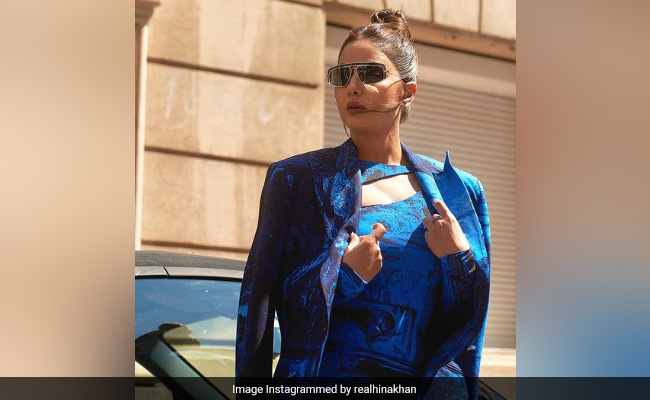 Hina khan in Cannes: हिना खान कान में नीले रंग के बॉडीफिट सूट पर मैचिंग जैकेट में आई नजर, फैन्स बोले- ब्लू पावर रेंजर