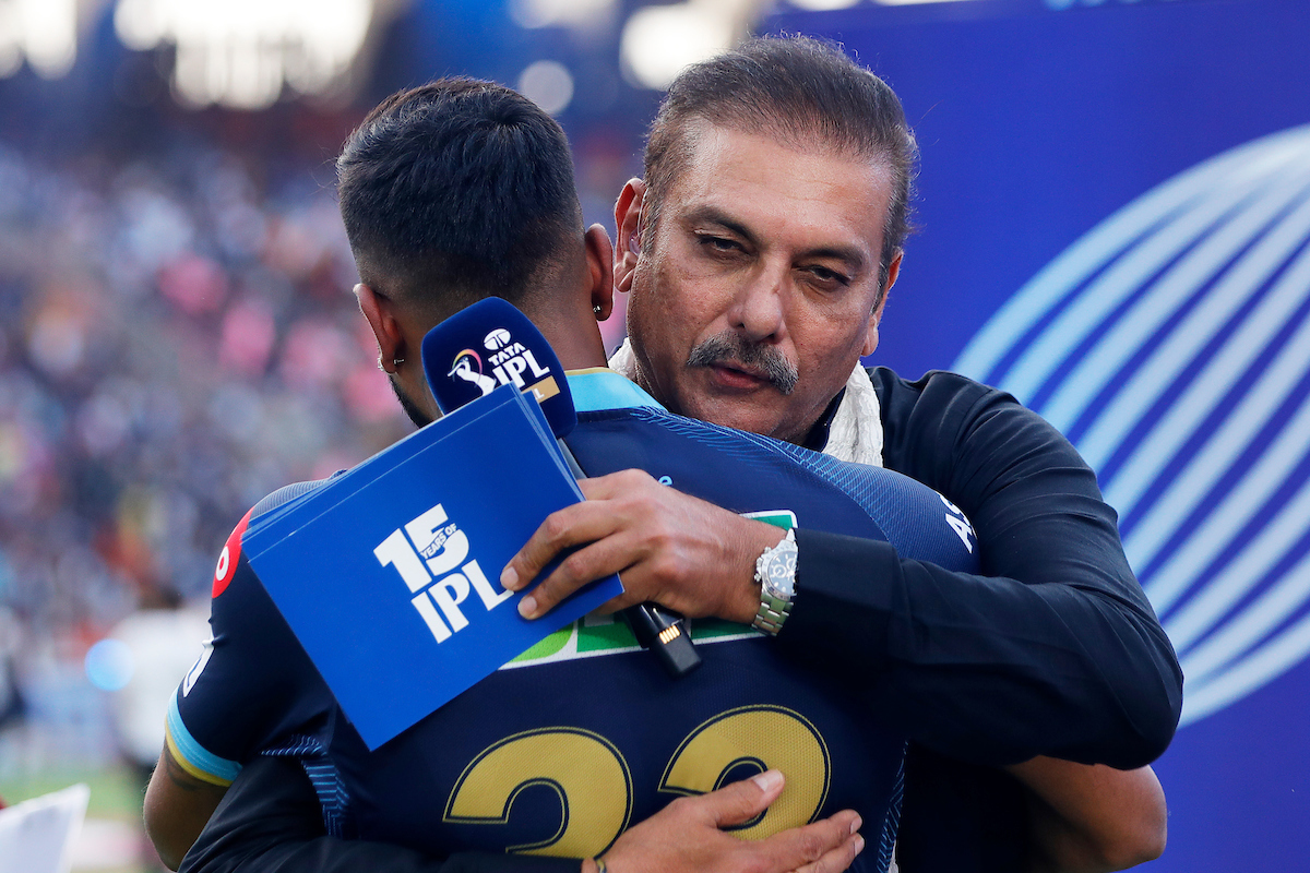 IPL 2024, Ravi Shastri: मुंबई इंडियंस कैप्टेंसी विवाद में कूदे रवि शास्त्री, हार्दिक पांड्या को दी अहम सलाह IPL 2024, Ravi Shastri: मुंबई इंडियंस कैप्टेंसी विवाद में कूदे रवि शास्त्री, हार्दिक पांड्या को दी अहम सलाह