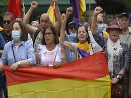 Hundreds Protest Return Of Spain's Former King Juan Carlos I Hundreds Protest Return Of Spain's Former King Juan Carlos I