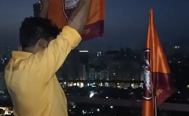 महाराष्ट्र : कई जगहों पर मस्जिद के सामने लाउडस्पीकर पर हनुमान चालीसा पाठ, राज ठाकरे को धारा 149 के तहत नोटिस