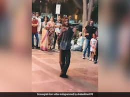 दिल्ली के कनॉट प्लेस में इस लड़के ने डांस करते हुए यूं मस्त होकर लगाई चकरी, चलना भूल गए लोग दिल्ली के कनॉट प्लेस में इस लड़के ने डांस करते हुए यूं मस्त होकर लगाई चकरी, चलना भूल गए लोग