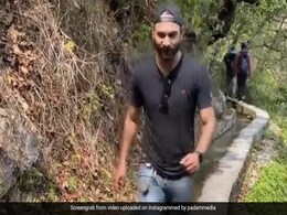 आरआरआर के गाने पर युवक ने गटर किनारे किया डांस, फिर जो हुआ देख कर नहीं रोक पाएंगे अपनी हंसी आरआरआर के गाने पर युवक ने गटर किनारे किया डांस, फिर जो हुआ देख कर नहीं रोक पाएंगे अपनी हंसी