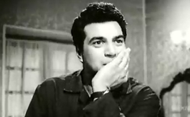 Dharmendra Shares "Most Beautiful Memory" With Sharmila Tagore To "Feel Better"