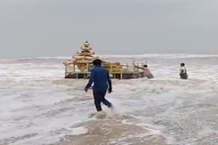 Mysterious Gold-Coloured Chariot Washes Ashore In Andhra Mysterious Gold-Coloured Chariot Washes Ashore In Andhra