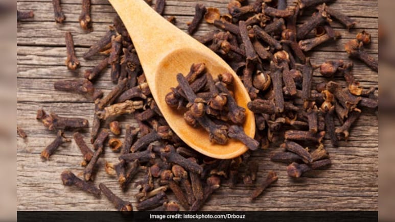 लौंग खाने के फायदे-नुकसान | Benefits and Side Effects of Cloves
