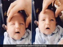 हेड मसाज का आनंद लेते इस क्यूट बेबी के सामने सब हारे अपना दिल, आप भी देखिए VIDEO हेड मसाज का आनंद लेते इस क्यूट बेबी के सामने सब हारे अपना दिल, आप भी देखिए VIDEO