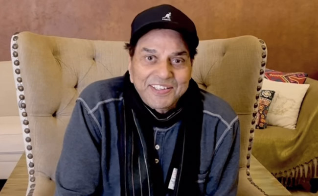 Dharmendra Returns Home From Hospital After Suffering Muscle Pull. Says, "Don't Overdo Things"
