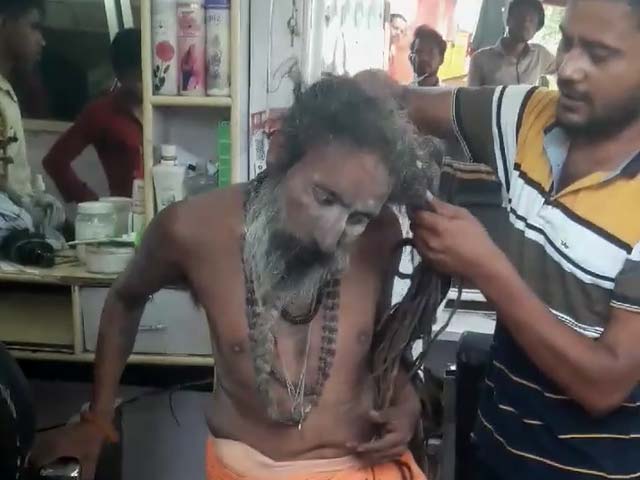 On Camera: Man Cuts Sadhu's Hair, Shouts Abuses In Madhya Pradesh Market