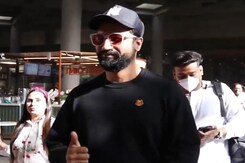 Vicky Kaushal Clicks Selfies With Fans At The Airport Vicky Kaushal Clicks Selfies With Fans At The Airport