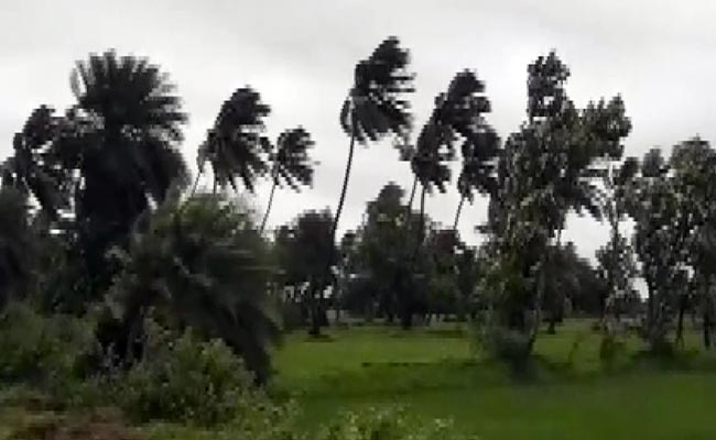 Red Alert For Andhra As Cyclone Asani Changes Track