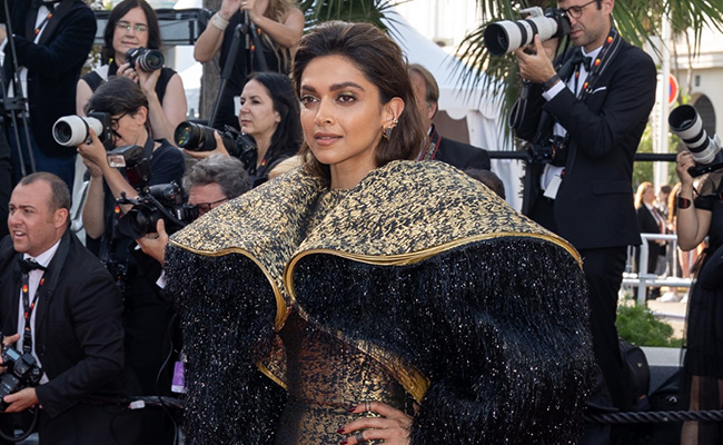 Cannes 2022: Ranveer Singh Is Smitten By Deepika Padukone's Red Carpet Look. You?