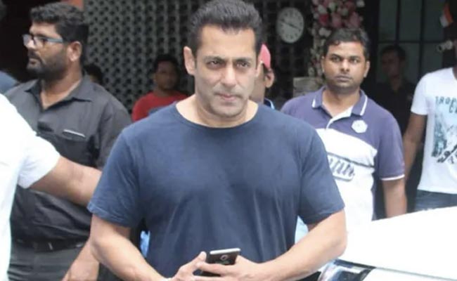 सलमान खान बहन अर्पिता खान के घर होस्ट करेंगे ईद पार्टी, सेलेब्स को भेजा जा रहा है इनविटेशन