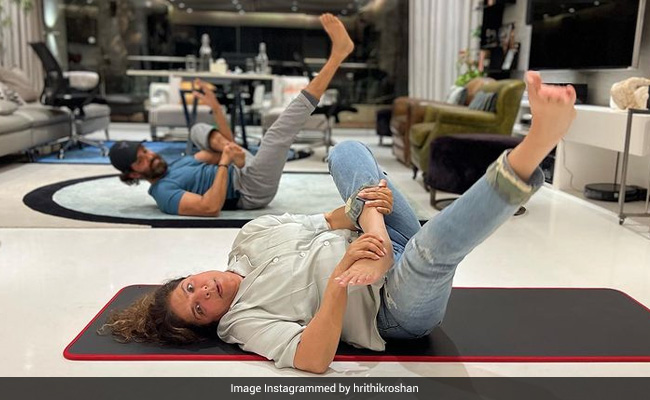 Hrithik Roshan And Pinkie Roshan's Mother's Day Celebration Looked Something Like This