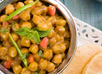 How To Make Protein-Rich Dry Chana For A Quick Weekday Lunch How To Make Protein-Rich Dry Chana For A Quick Weekday Lunch