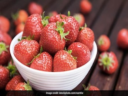 Benefits Of Strawberry: वजन घटाने ही नहीं दांतों को चमकाने का काम भी करती है स्ट्रॉबेरी, यहां जानें अन्य फायदे Benefits Of Strawberry: वजन घटाने ही नहीं दांतों को चमकाने का काम भी करती है स्ट्रॉबेरी, यहां जानें अन्य फायदे