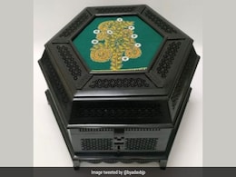 Wooden Box With Rogan Painting: PM's Gift To Japan's Fumio Kishida Wooden Box With Rogan Painting: PM's Gift To Japan's Fumio Kishida