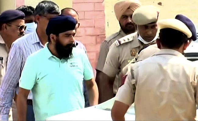 Court Relief For BJP's Tajinder Bagga, Poet Kumar Vishwas In Punjab Cases