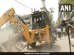 दिल्ली : मंगोलपुरी में थमा MCD का बुलडोजर, रोती-बिलखती दिखी महिला; न्यू फ्रेंड्स कॉलोनी में भी हटाए गए ठेले और तंबू दिल्ली : मंगोलपुरी में थमा MCD का बुलडोजर, रोती-बिलखती दिखी महिला; न्यू फ्रेंड्स कॉलोनी में भी हटाए गए ठेले और तंबू