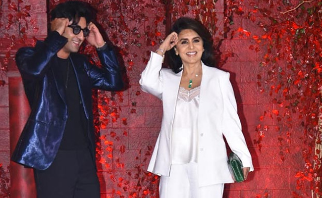 In Alia Bhatt's Absence, Ranbir Kapoor And Mom Neetu Were Super Cute At Karan Johar's Party