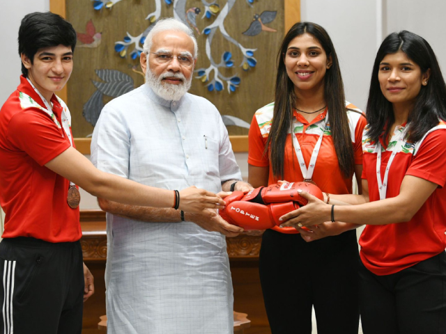 PM Modi Meets Women Boxers Who Won Medals At World Championship