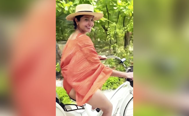 Watch: Anushka Sharma's "Best Memories" From Her Beach Vacation With Her "Beloved" Virat Kohli And Vamika