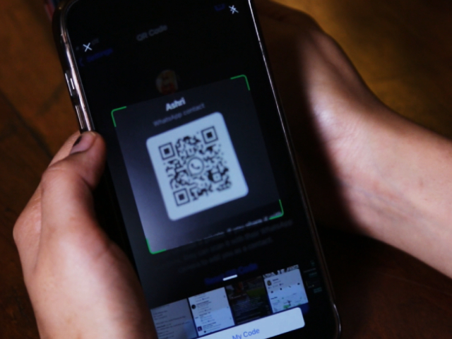 How To Use QR Codes To Add WhatsApp Contacts In Hindi: QR कोड से लोगों को जोड़े