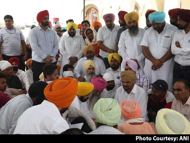 Bhagwant Mann Visits Sidhu Moose Wala's Family Days After Killing