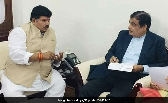 Rs 1,000 Crore For Each Kg Lost: Nitin Gadkari's Funding Dare For BJP MP