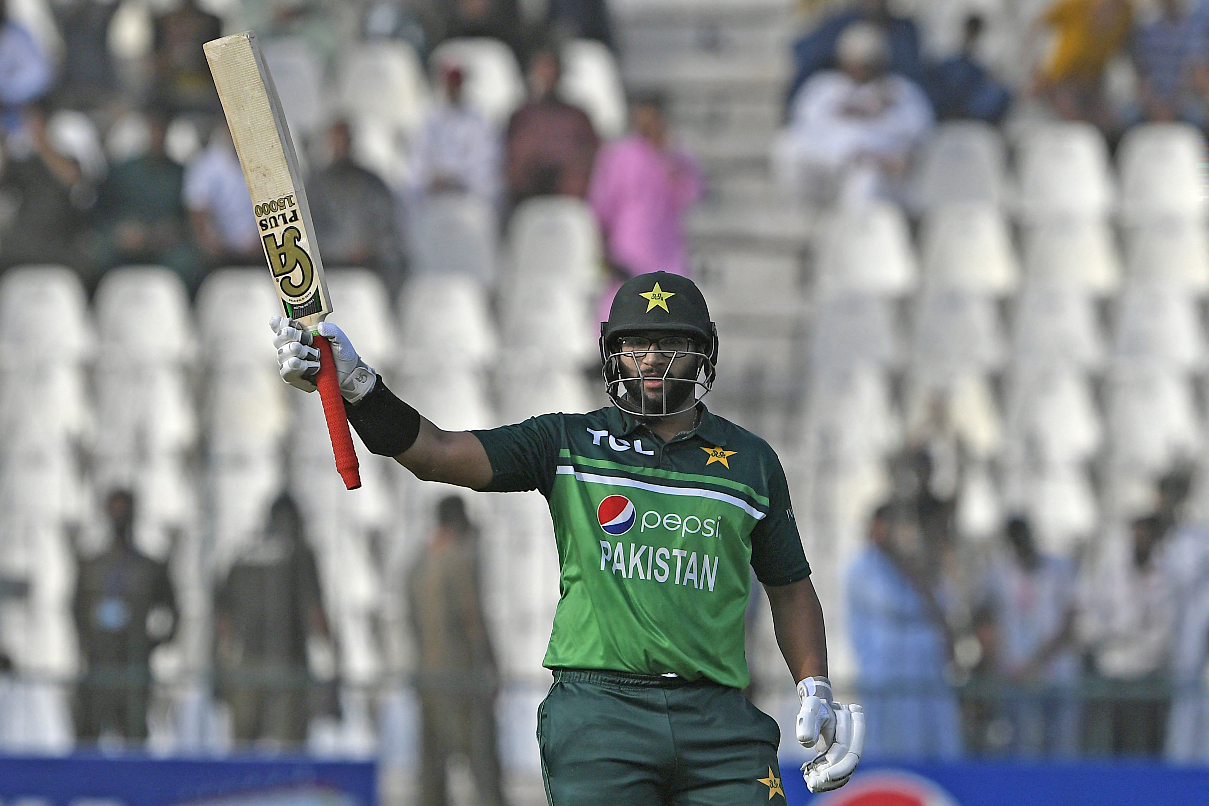 Inzamam-ul-Haq Nephew Imam-ul-Haq Create Womder In Odi Cricket Only Second  Batter To Achieve This Huge Feat In ODIs - इंजमाम उल हक के भतीजे ने वनडे  में बनाया महारिकॉर्ड, ऐसा करने वाले